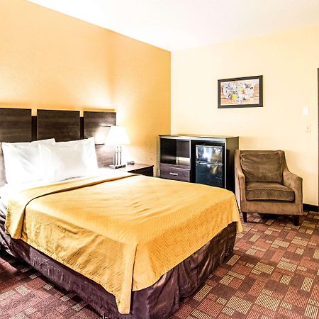 Econo Lodge Watertown Ngoại thất bức ảnh