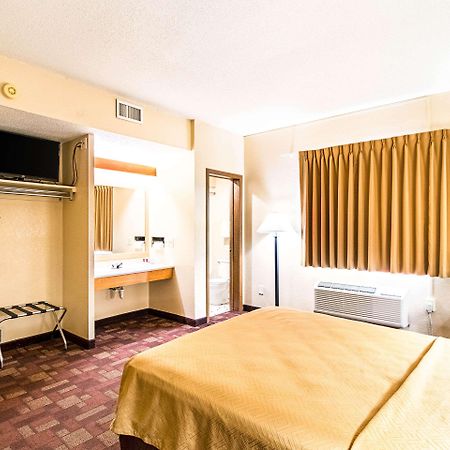 Econo Lodge Watertown Ngoại thất bức ảnh