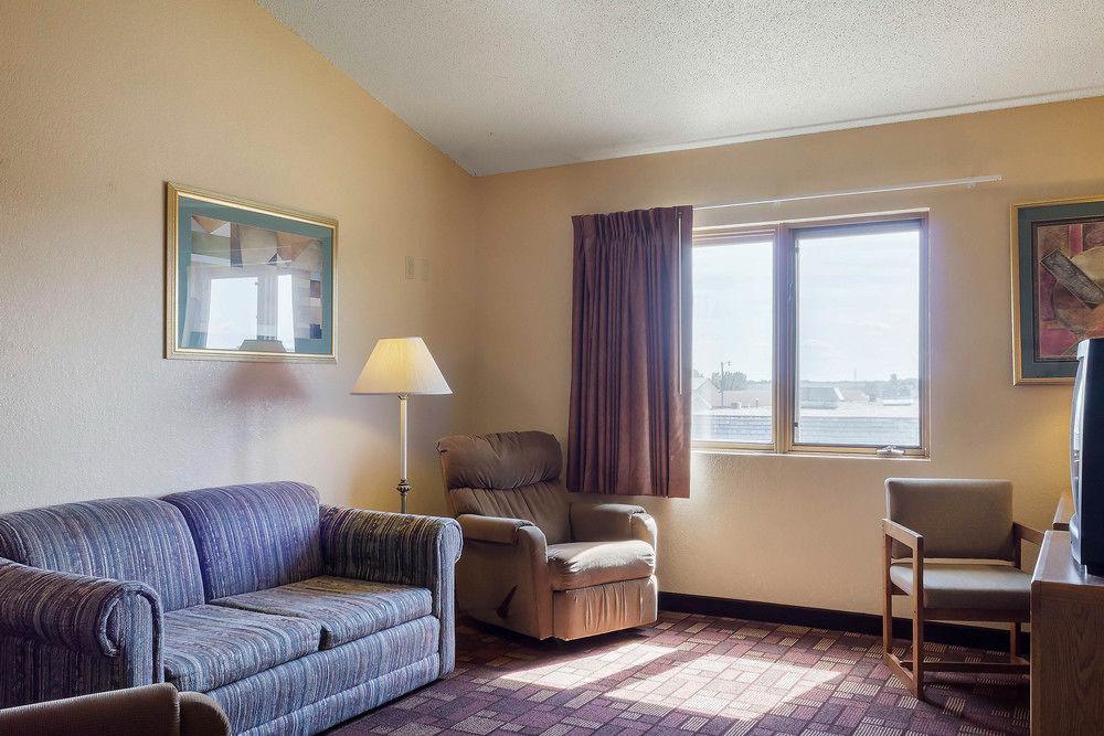 Econo Lodge Watertown Ngoại thất bức ảnh