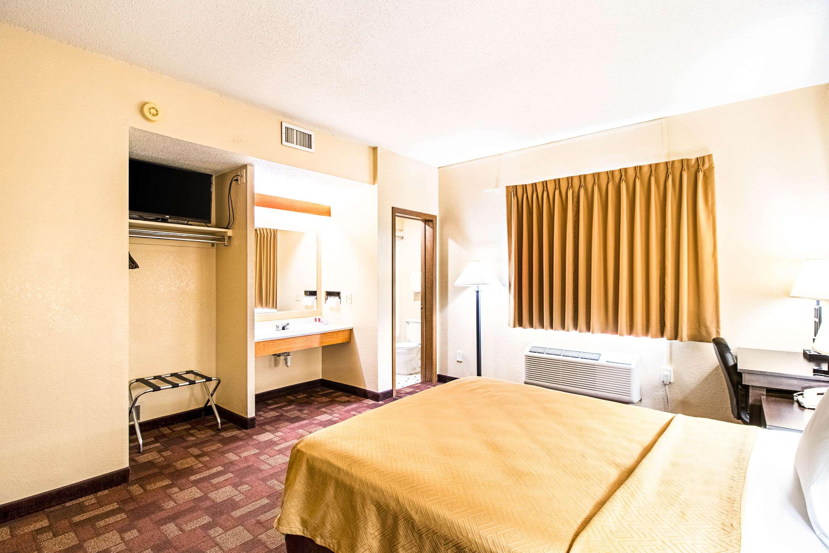 Econo Lodge Watertown Ngoại thất bức ảnh