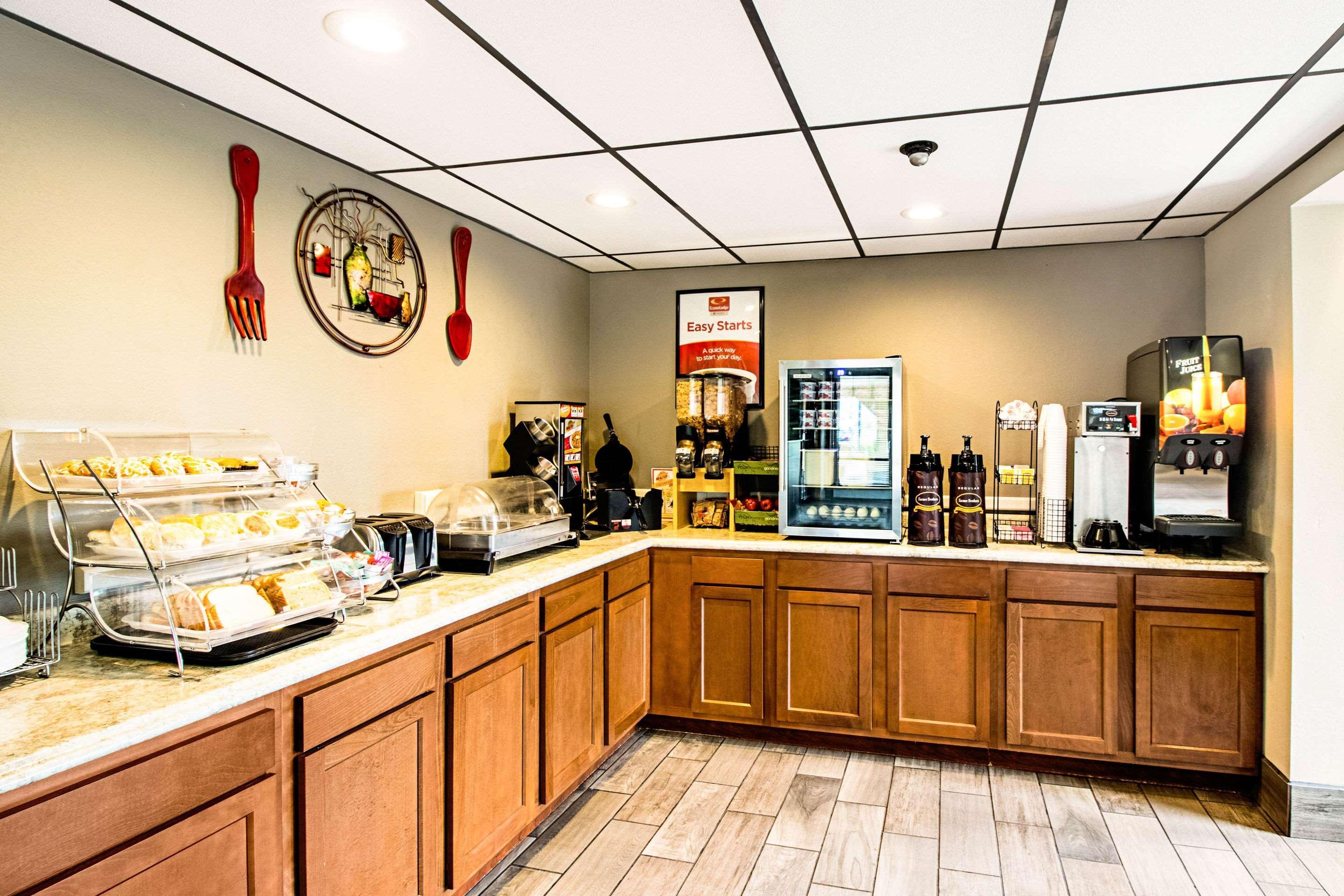 Econo Lodge Watertown Ngoại thất bức ảnh