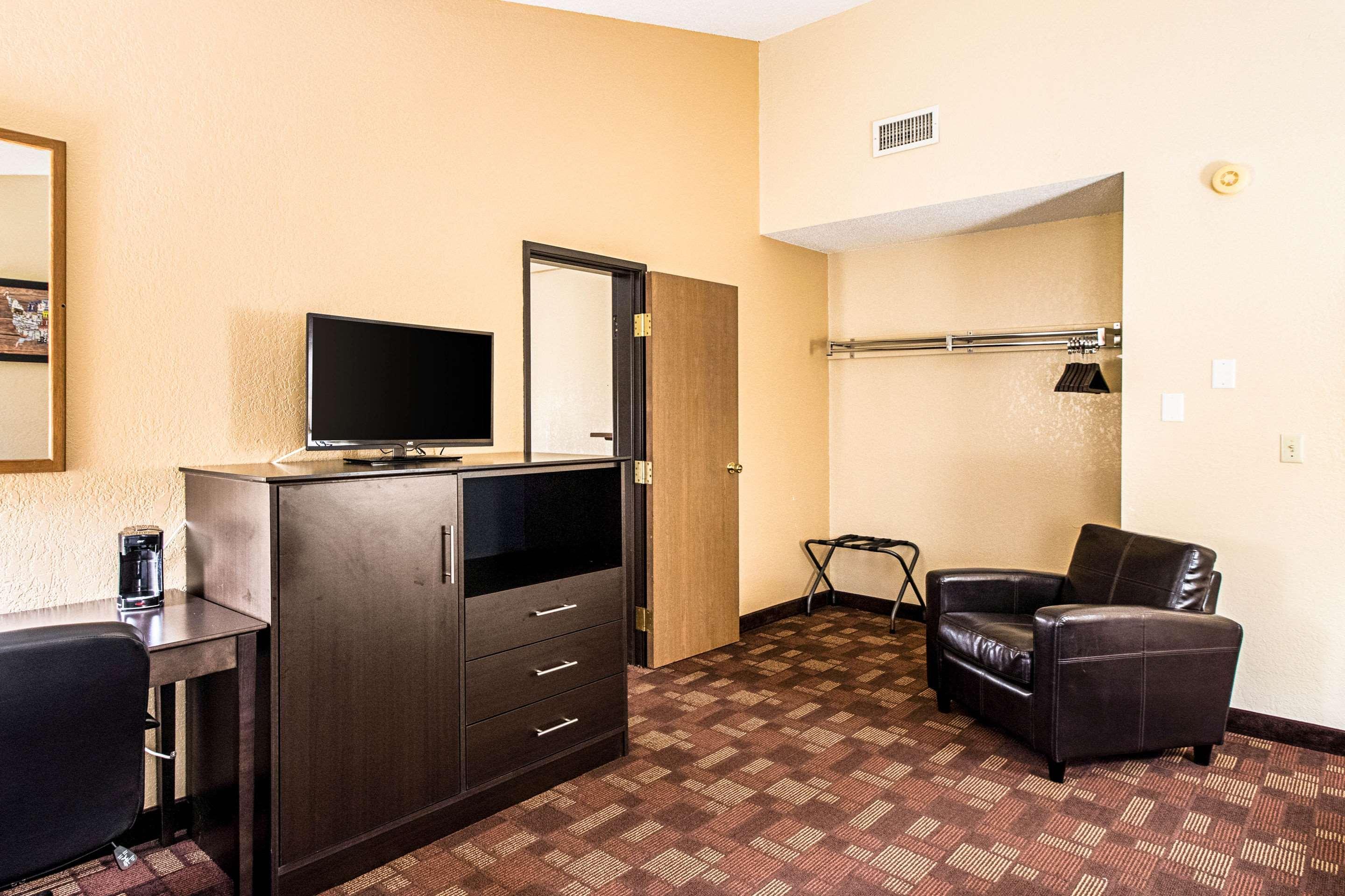 Econo Lodge Watertown Ngoại thất bức ảnh