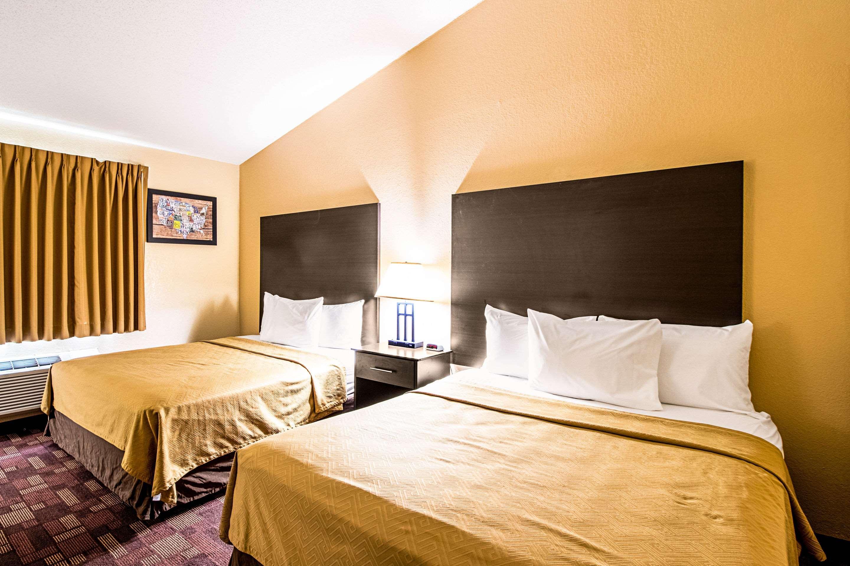 Econo Lodge Watertown Ngoại thất bức ảnh