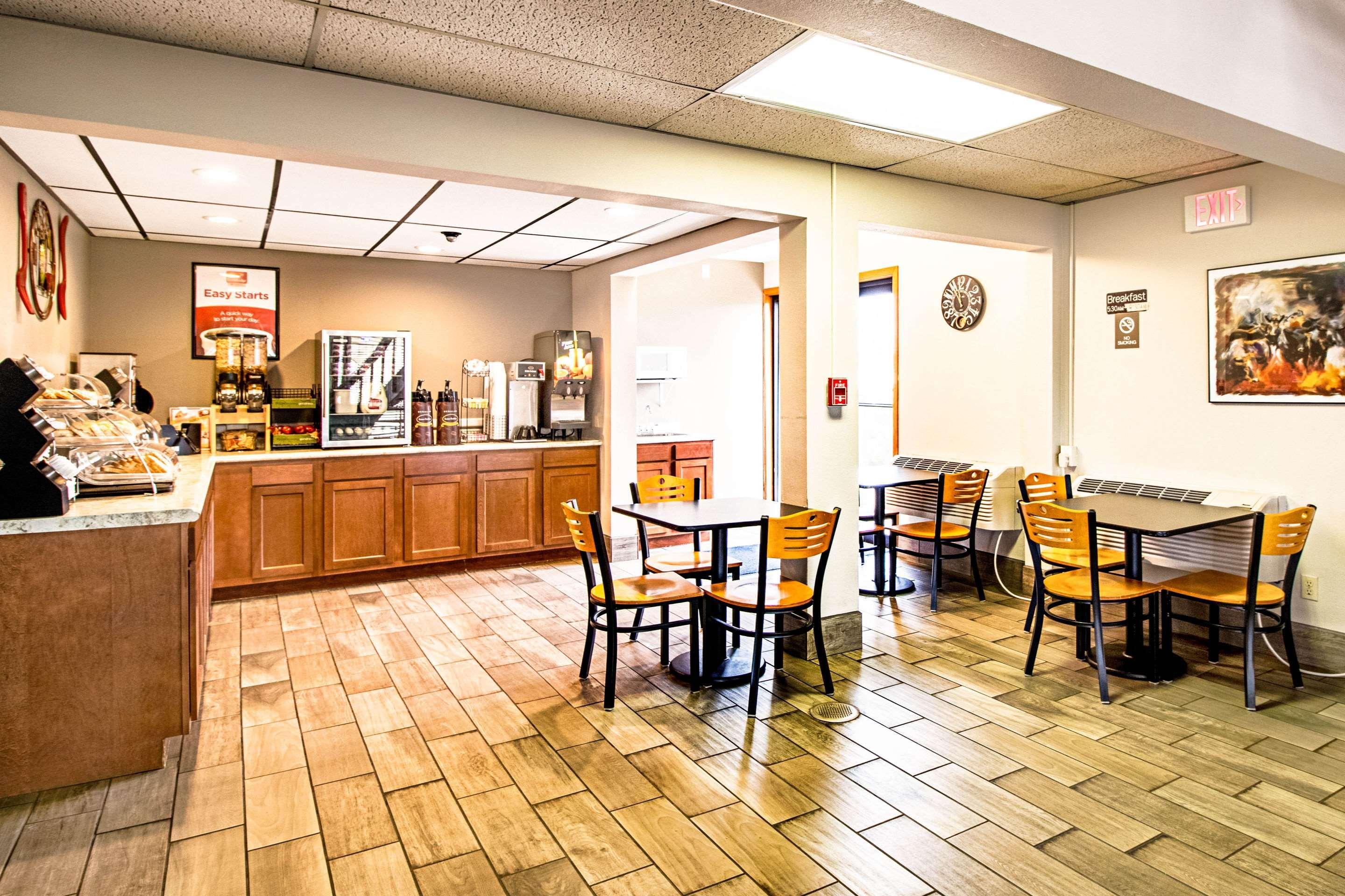 Econo Lodge Watertown Ngoại thất bức ảnh
