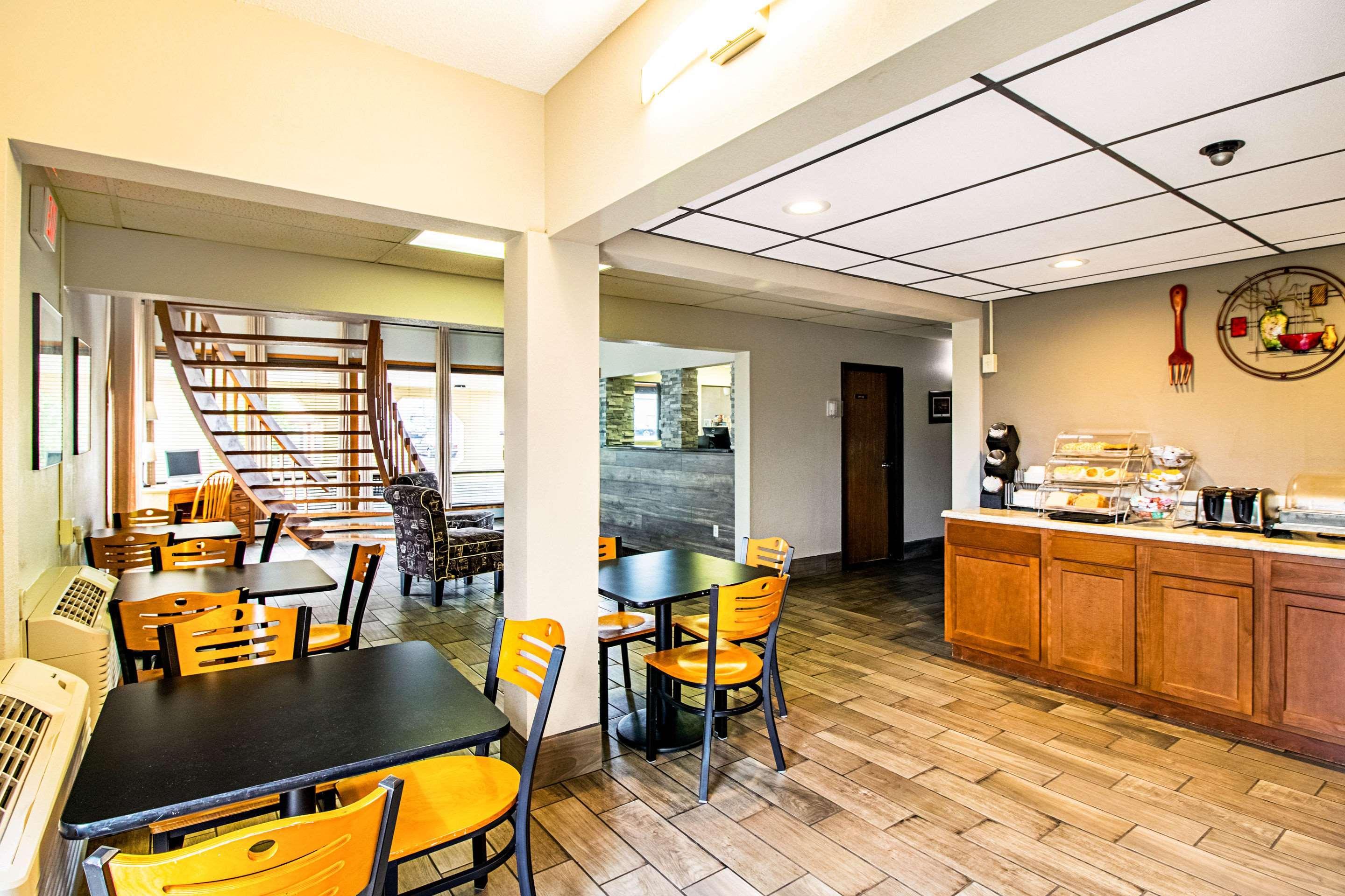 Econo Lodge Watertown Ngoại thất bức ảnh