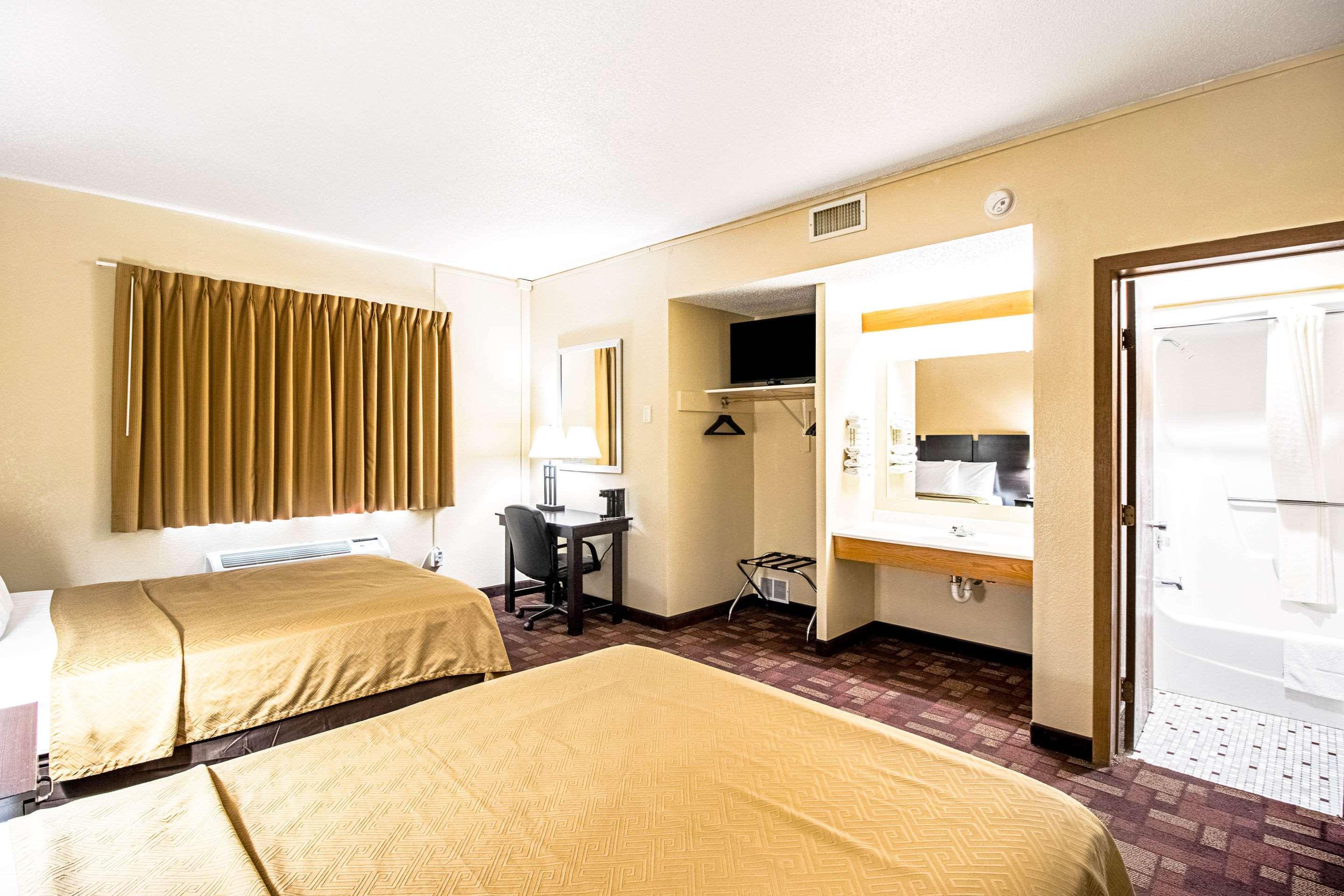 Econo Lodge Watertown Ngoại thất bức ảnh