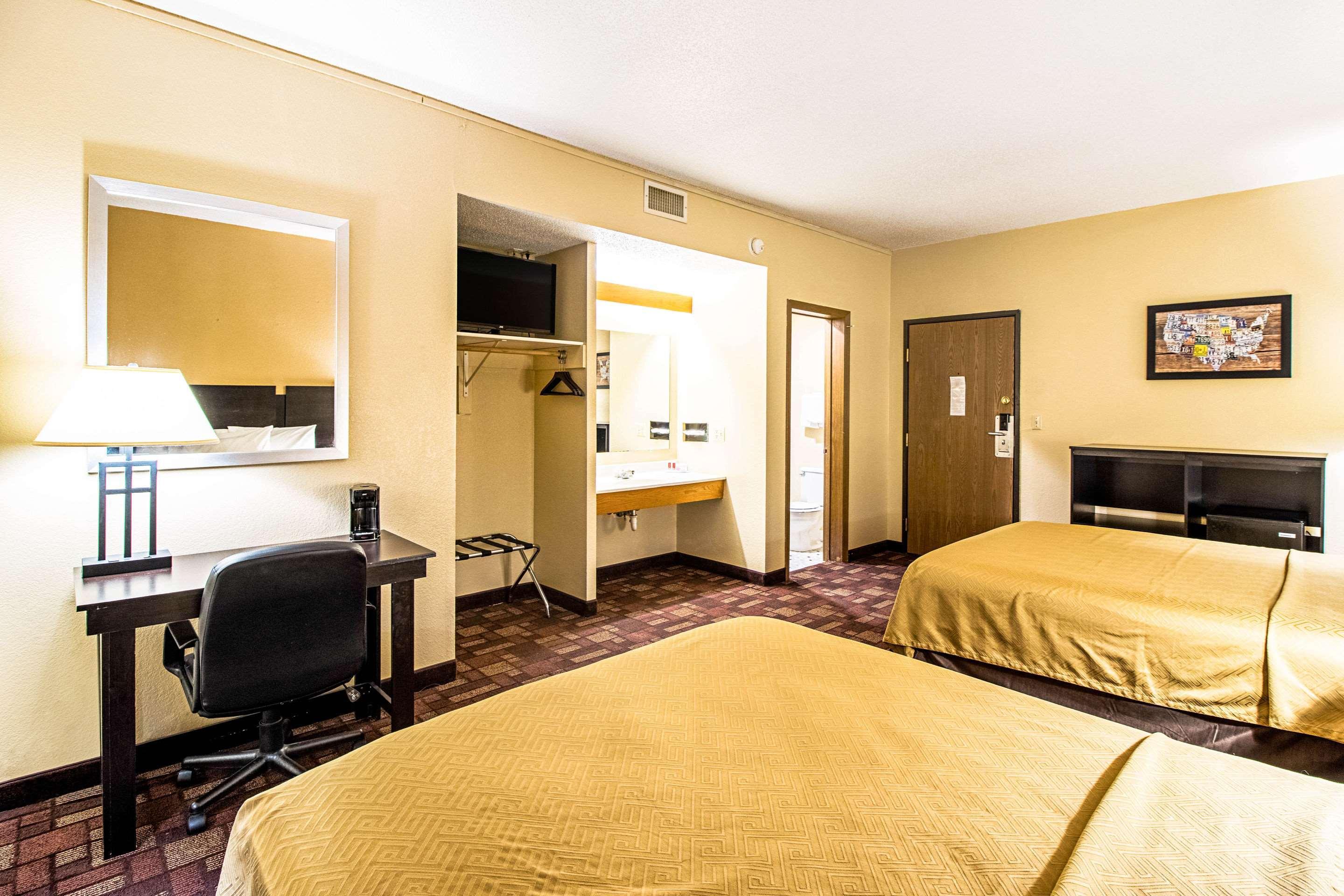 Econo Lodge Watertown Ngoại thất bức ảnh
