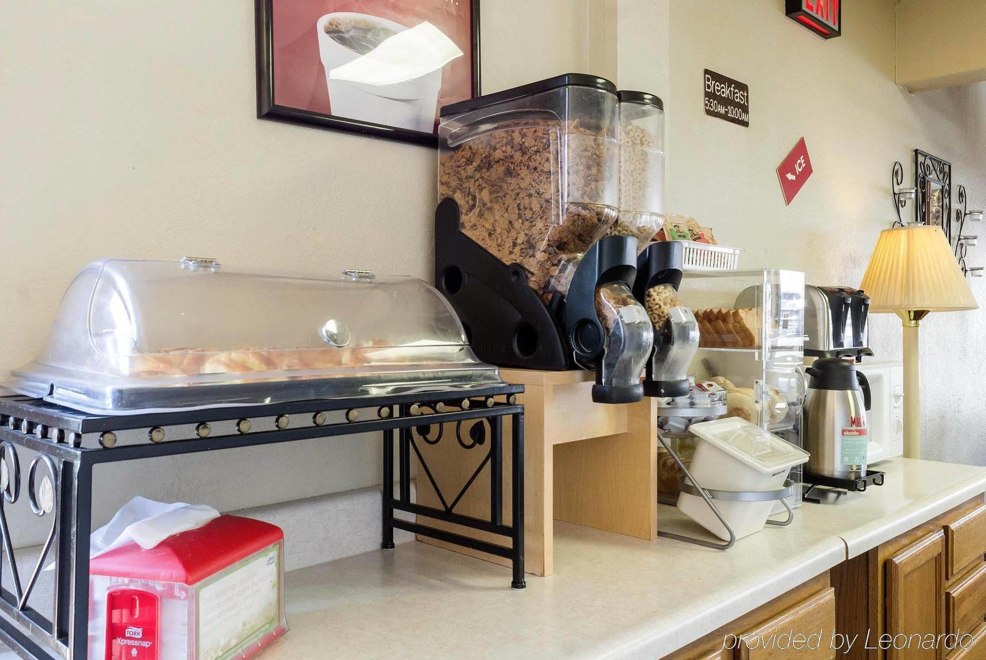 Econo Lodge Watertown Ngoại thất bức ảnh