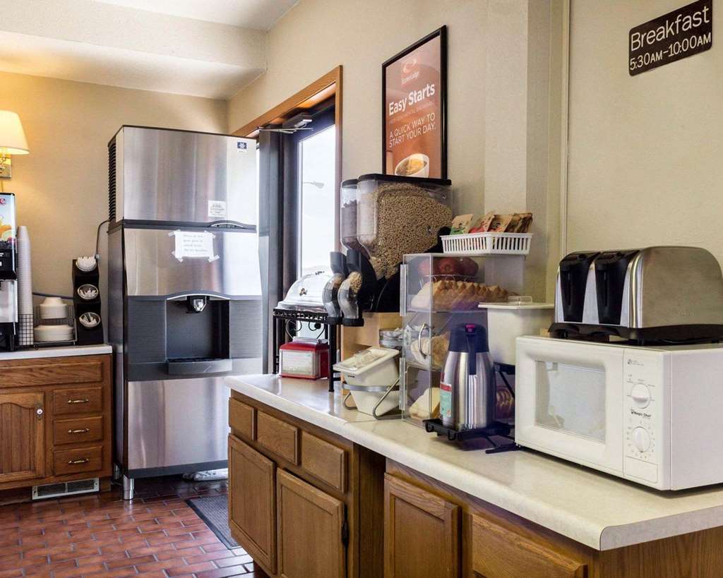 Econo Lodge Watertown Nhà hàng bức ảnh