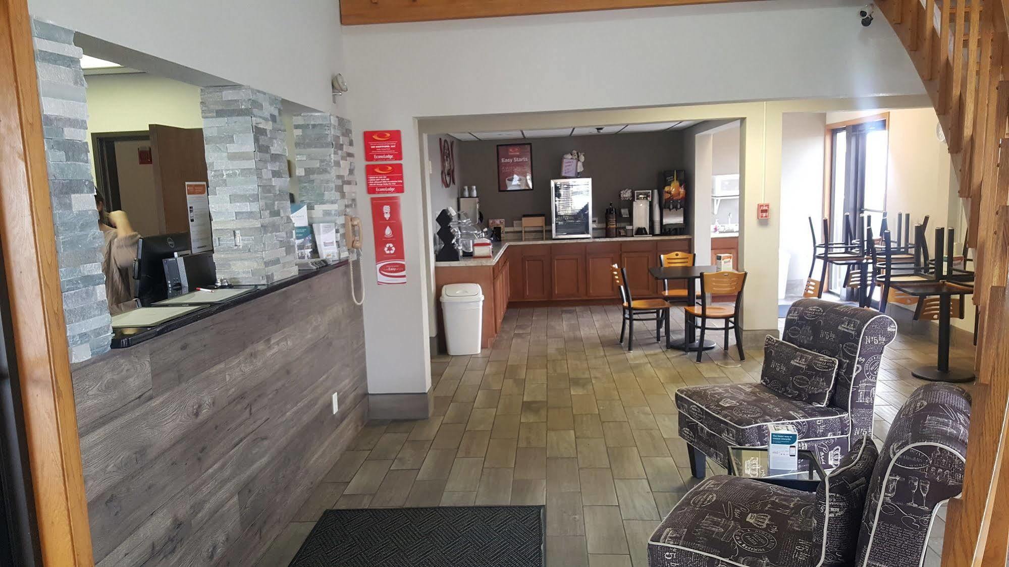 Econo Lodge Watertown Ngoại thất bức ảnh
